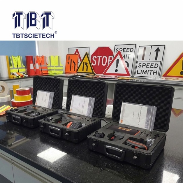 Single Angle Retroreflectometer for Traffic Signs